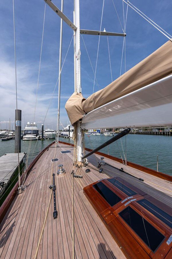 2021-spirit-yachts-65-b35f84