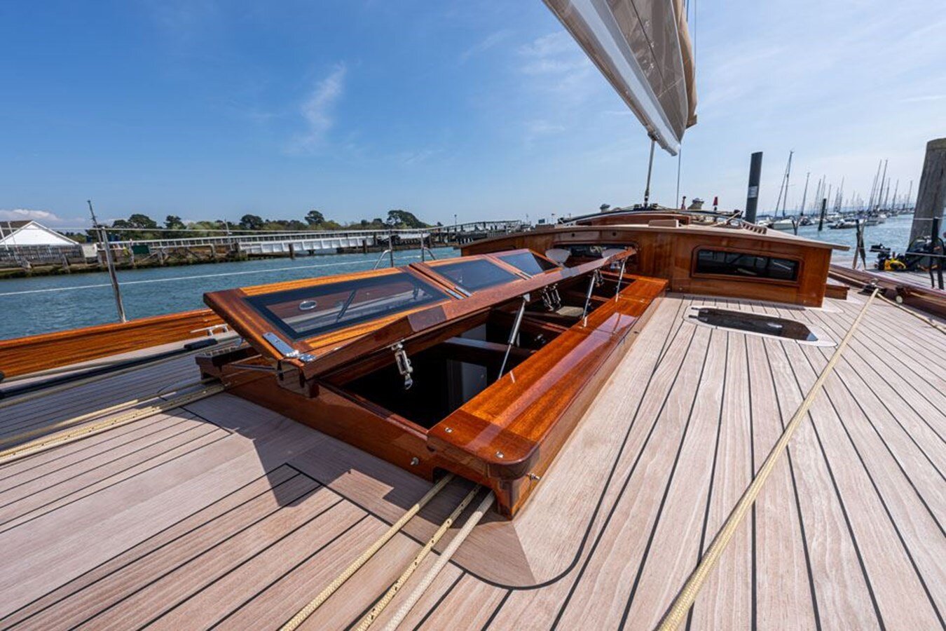 2021-spirit-yachts-65-b35f84