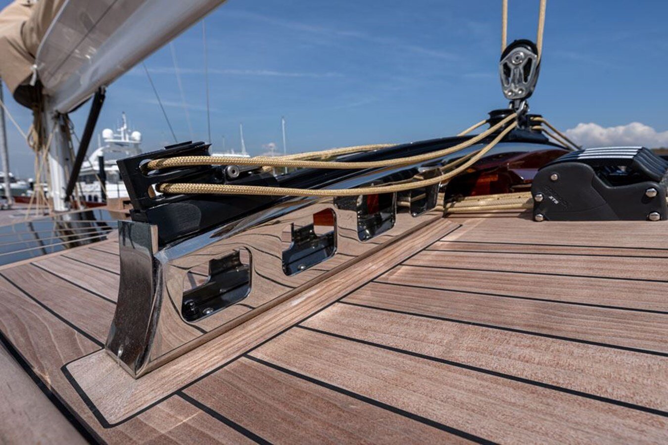 2021-spirit-yachts-65-b35f84