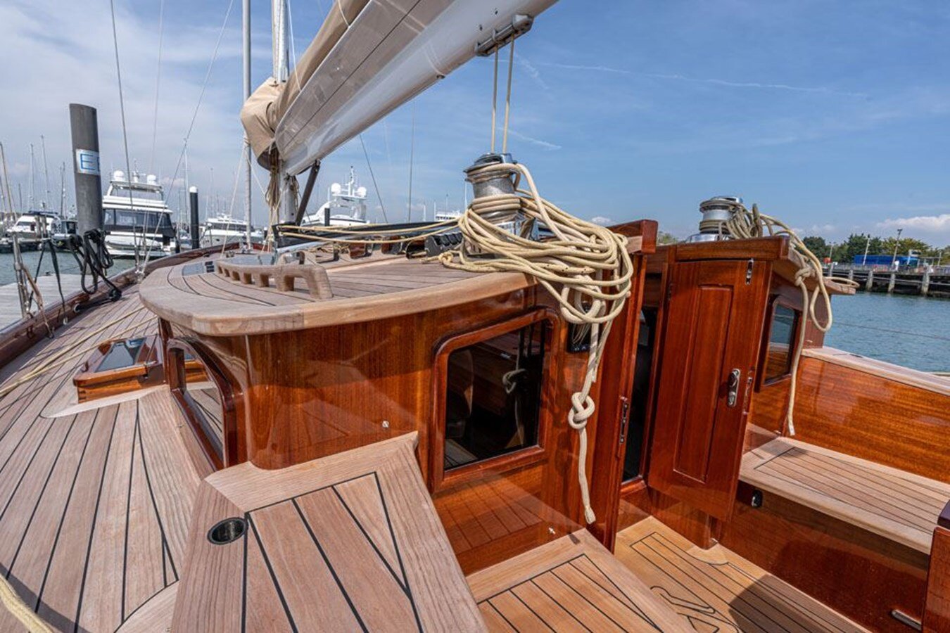 2021-spirit-yachts-65-b35f84