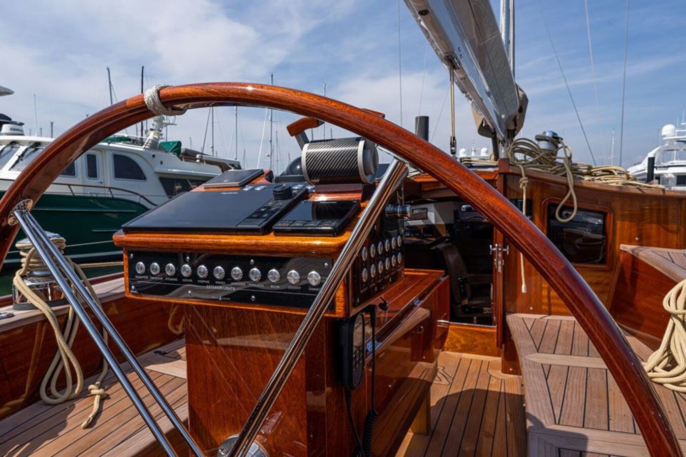 2021-spirit-yachts-65-b35f84