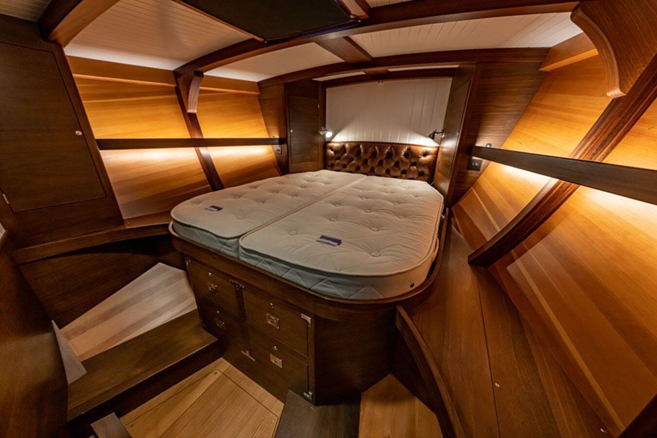 2021-spirit-yachts-65-b35f84