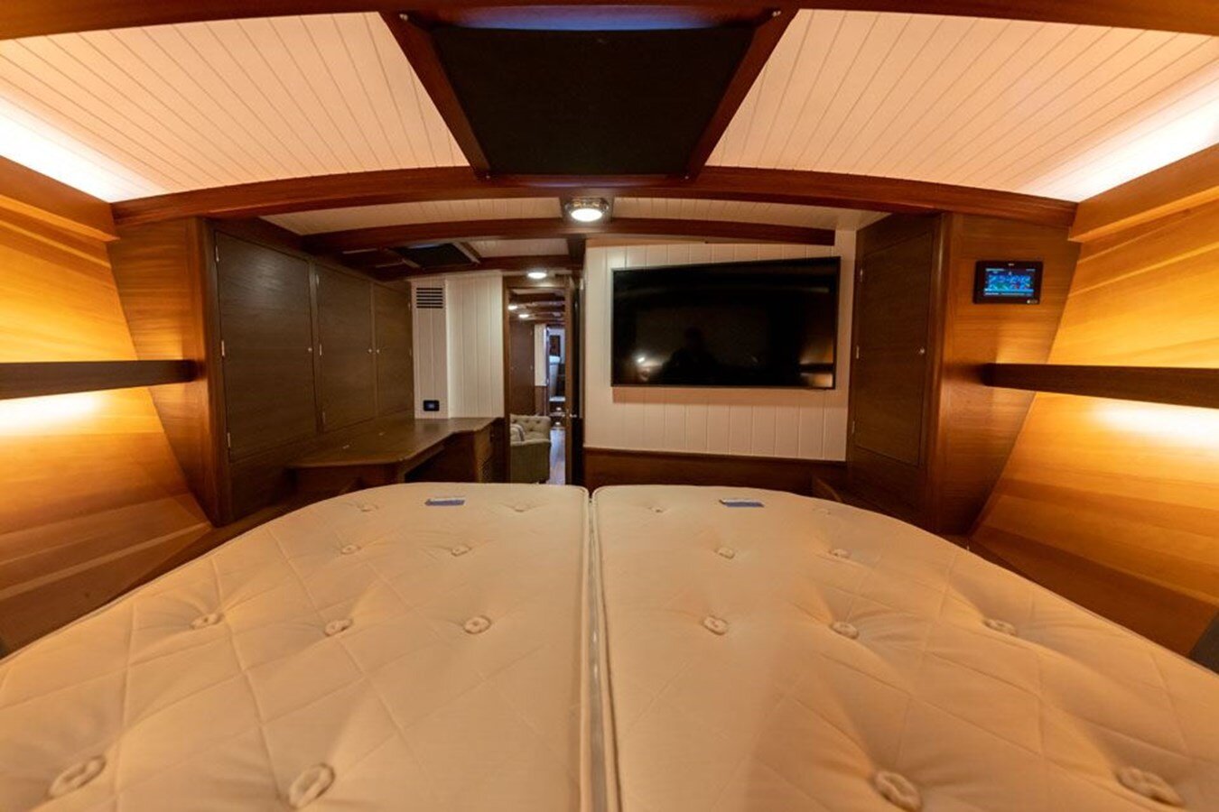 2021-spirit-yachts-65-b35f84