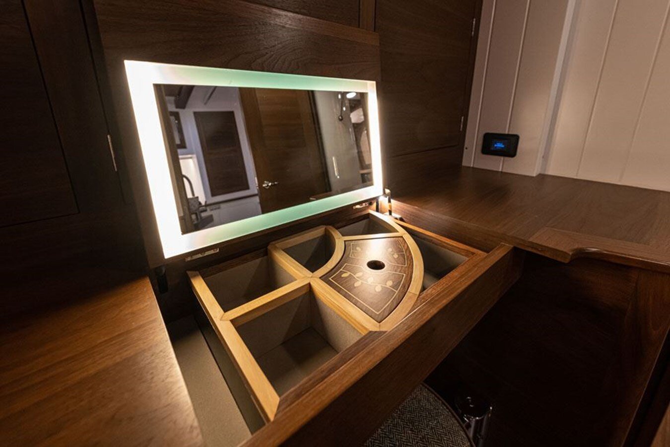 2021-spirit-yachts-65-b35f84