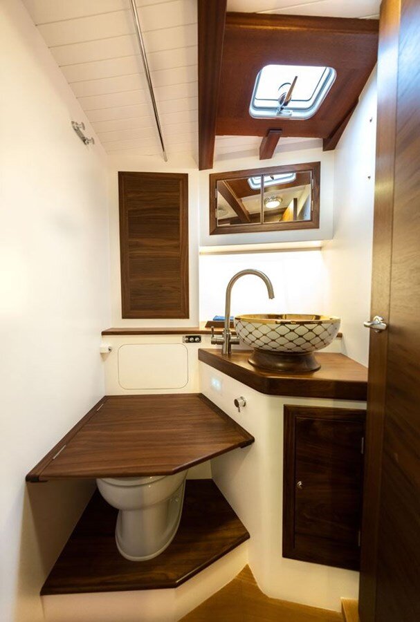 2021-spirit-yachts-65-b35f84