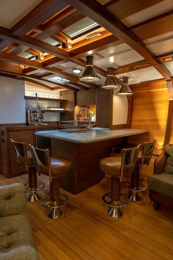 2021-spirit-yachts-65-b35f84