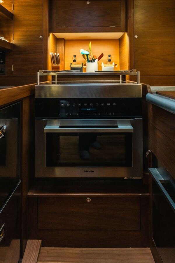 2021-spirit-yachts-65-b35f84