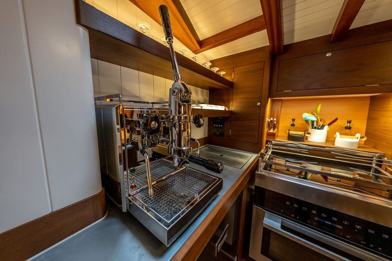 2021-spirit-yachts-65-b35f84