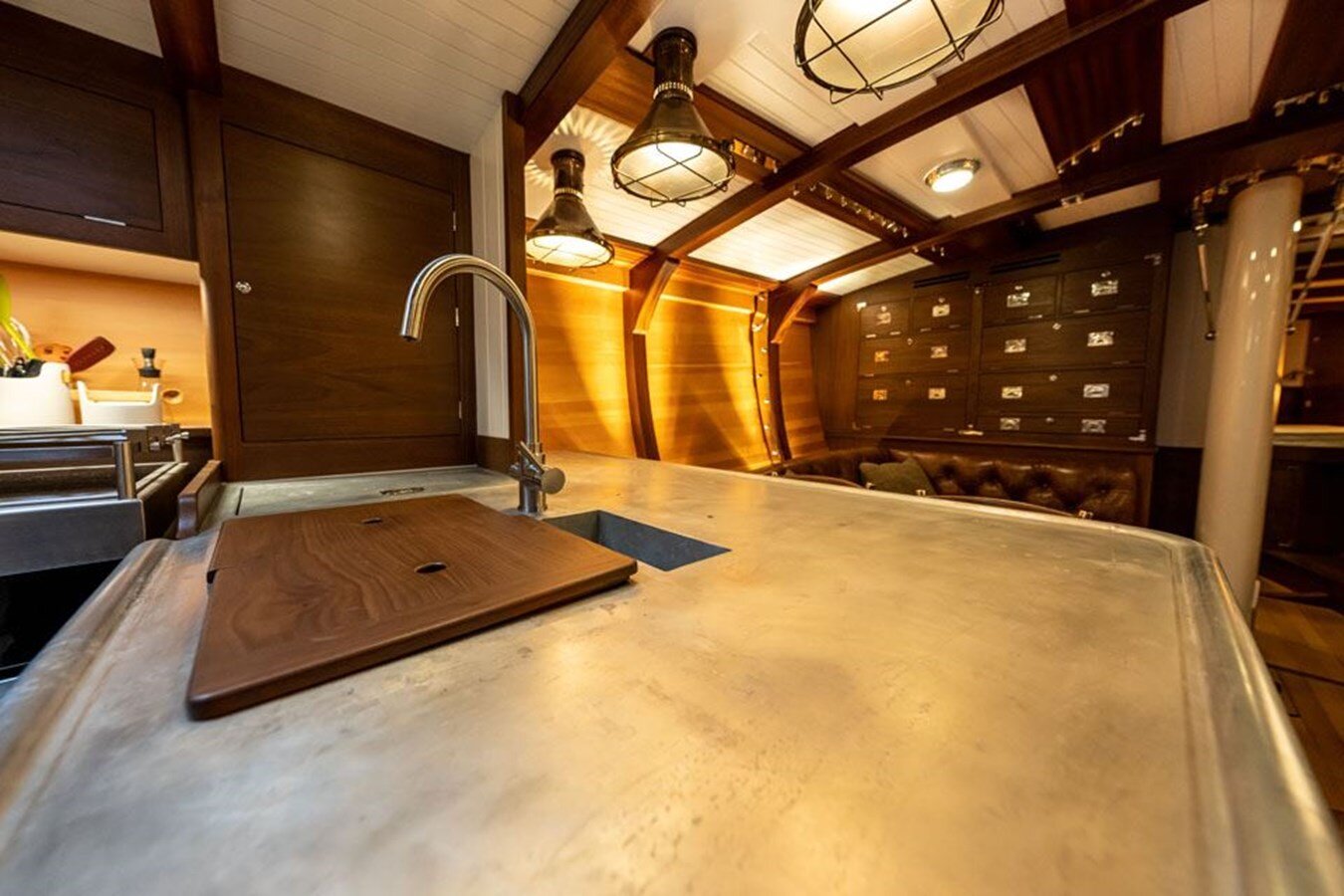 2021-spirit-yachts-65-b35f84