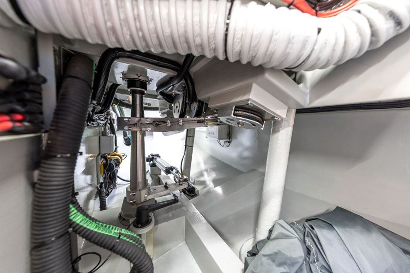 2021-spirit-yachts-65-b35f84