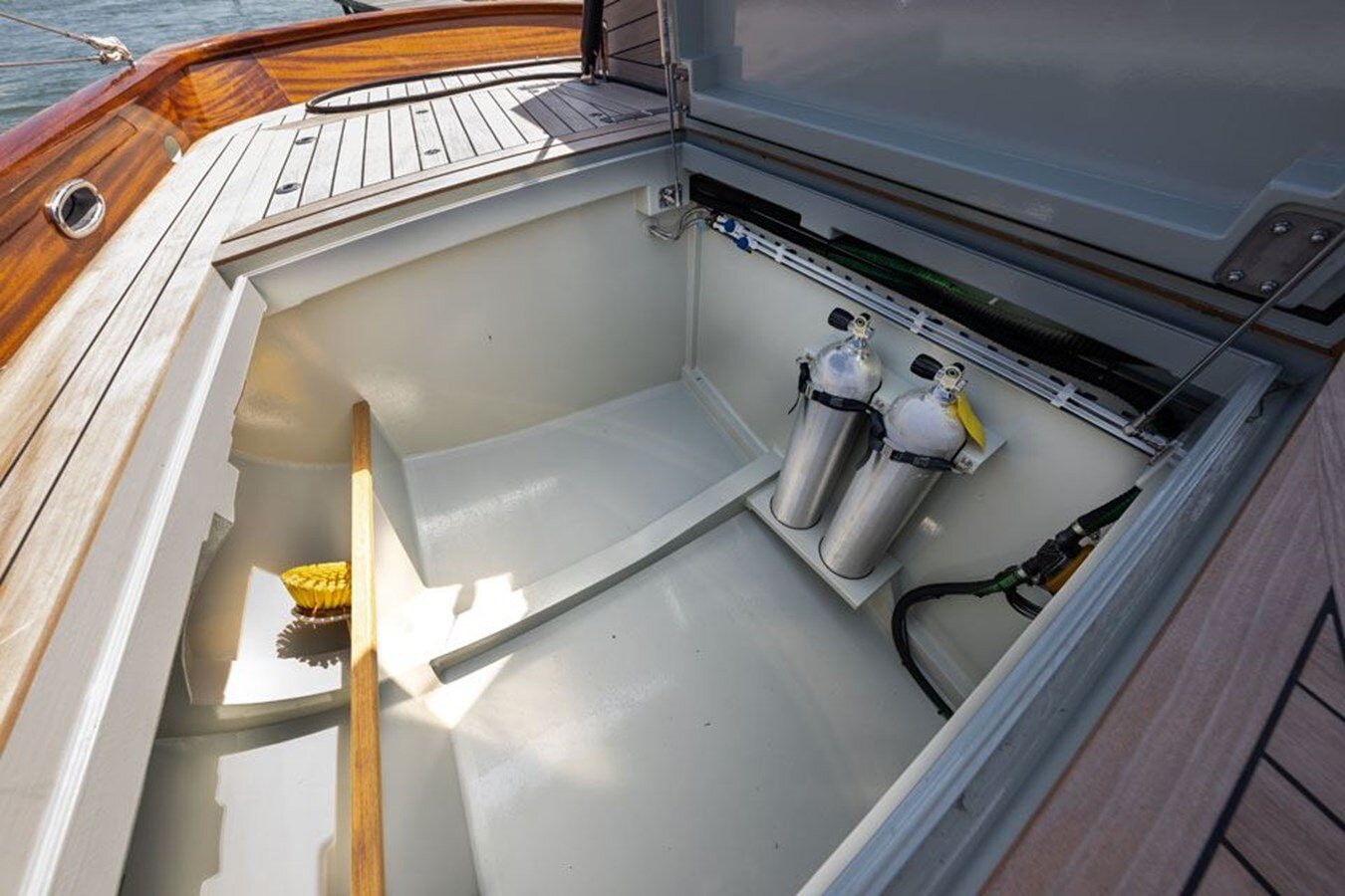 2021-spirit-yachts-65-b35f84