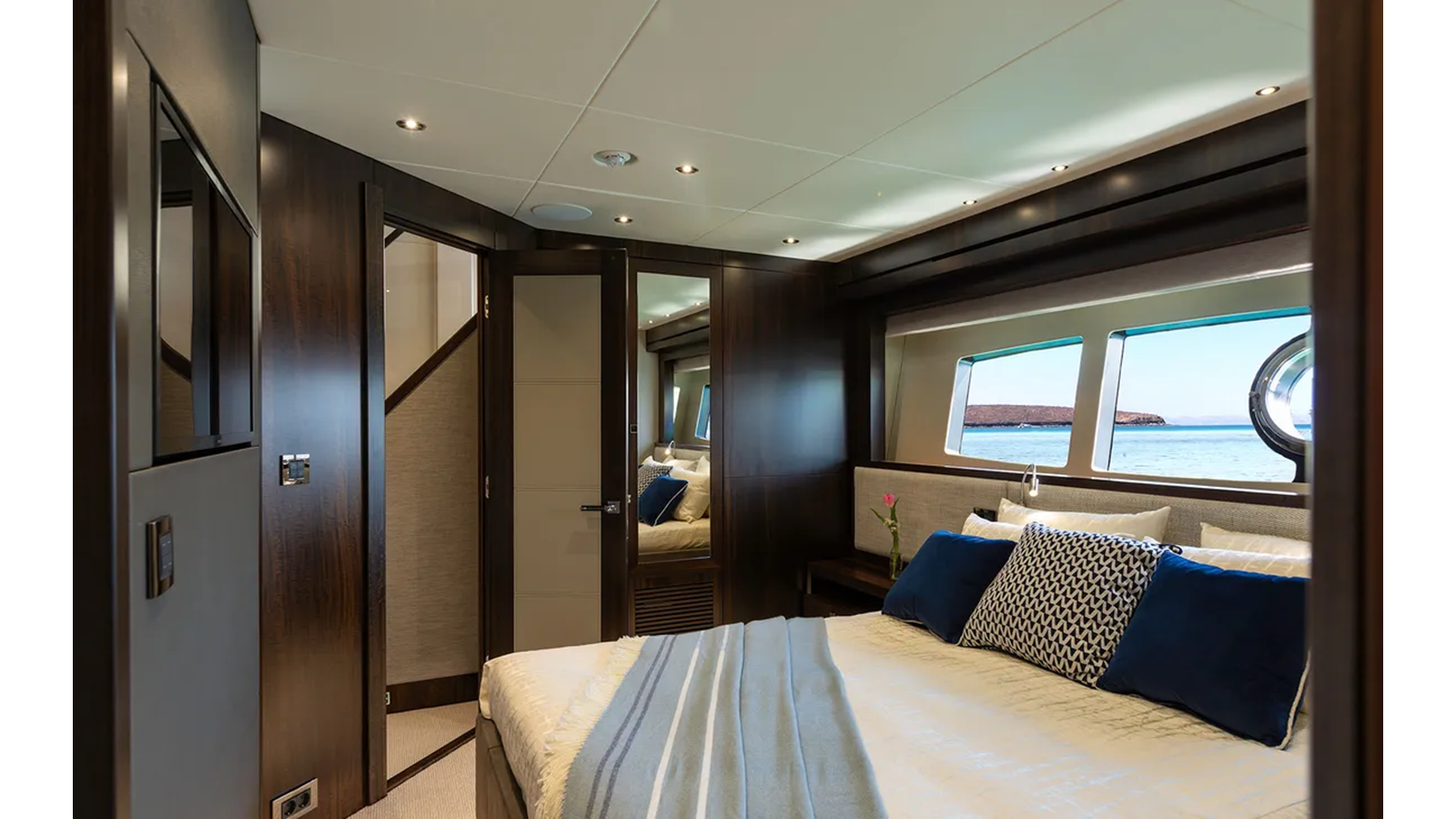 2021 SUNSEEKER 91' 11