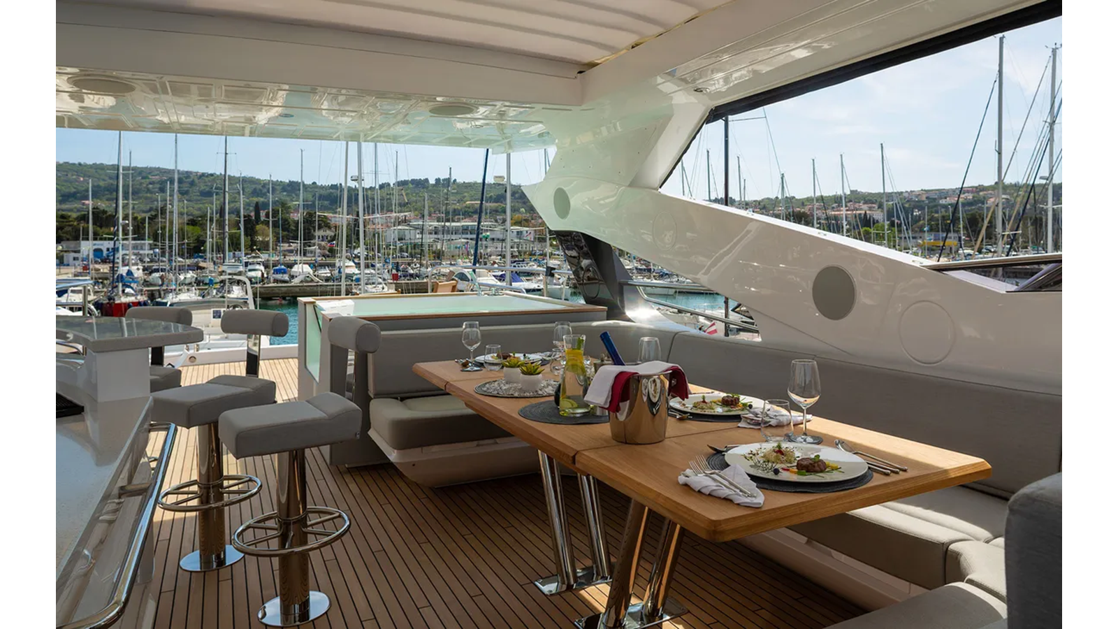 2021 SUNSEEKER 91' 11