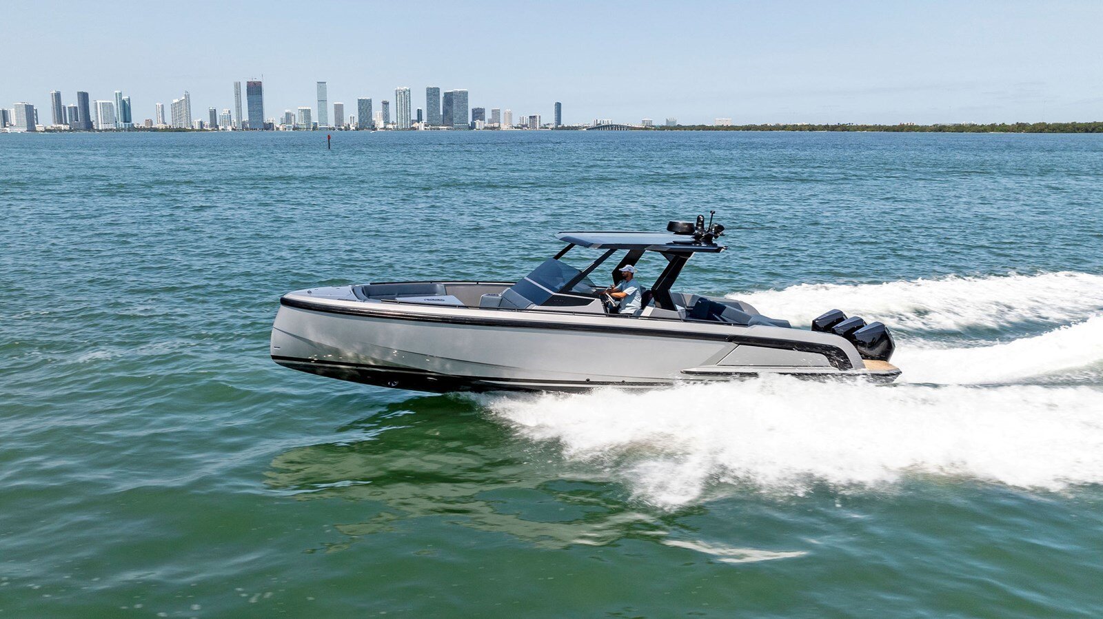 2021-vanquish-yachts-40-8d6e05