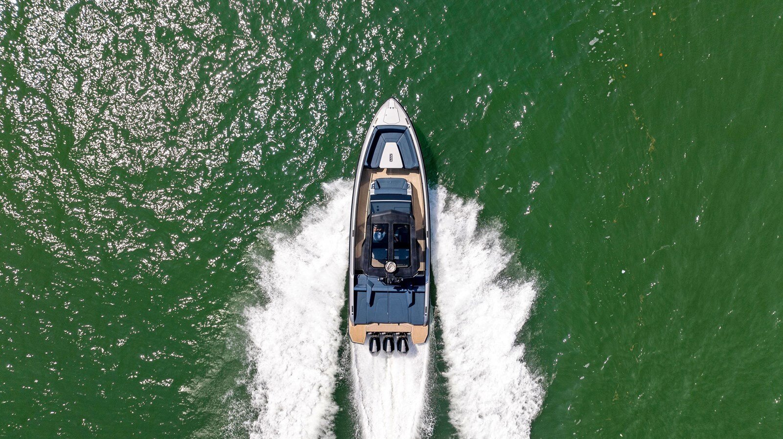 2021-vanquish-yachts-40-8d6e05