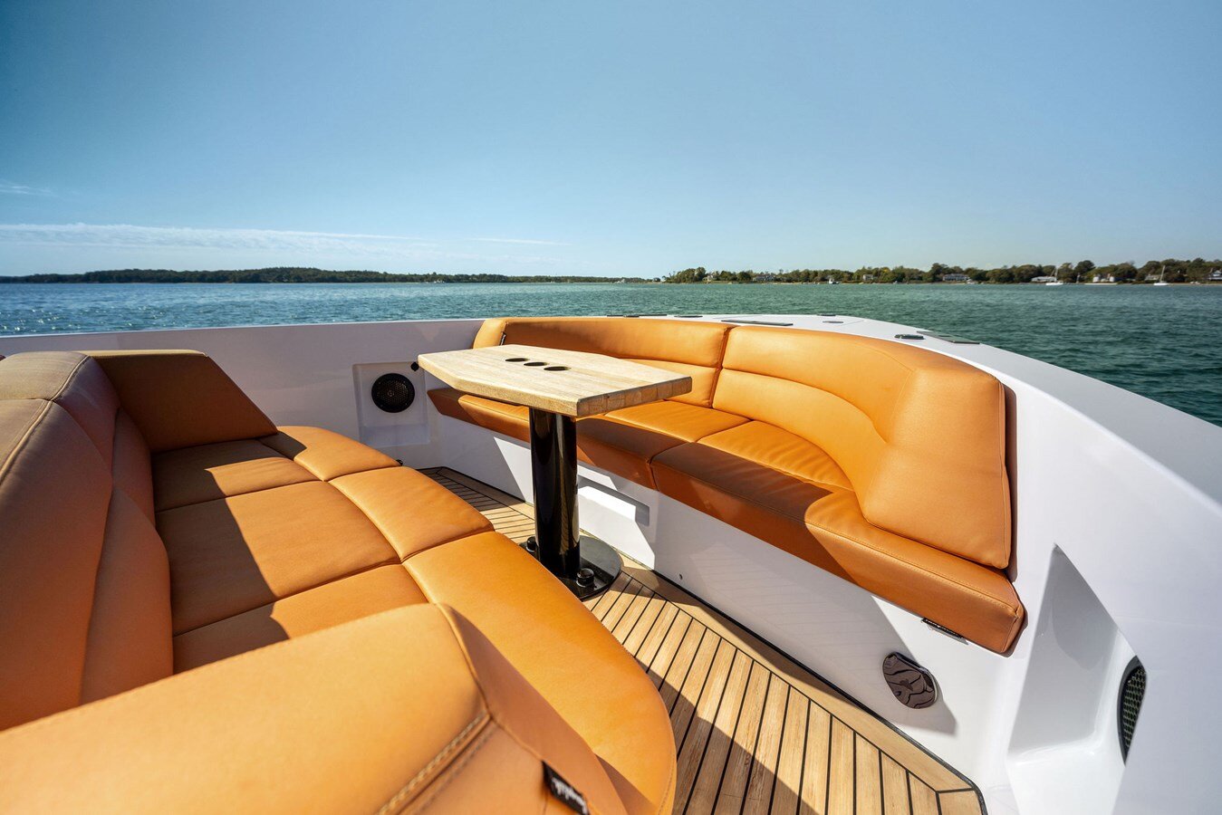 2021-vanquish-yachts-45-6aa43c