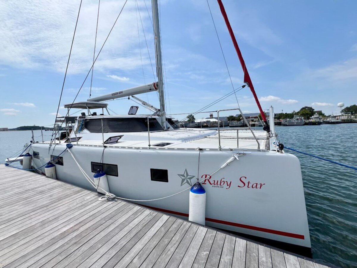 2021-vision-44-4-9ca344