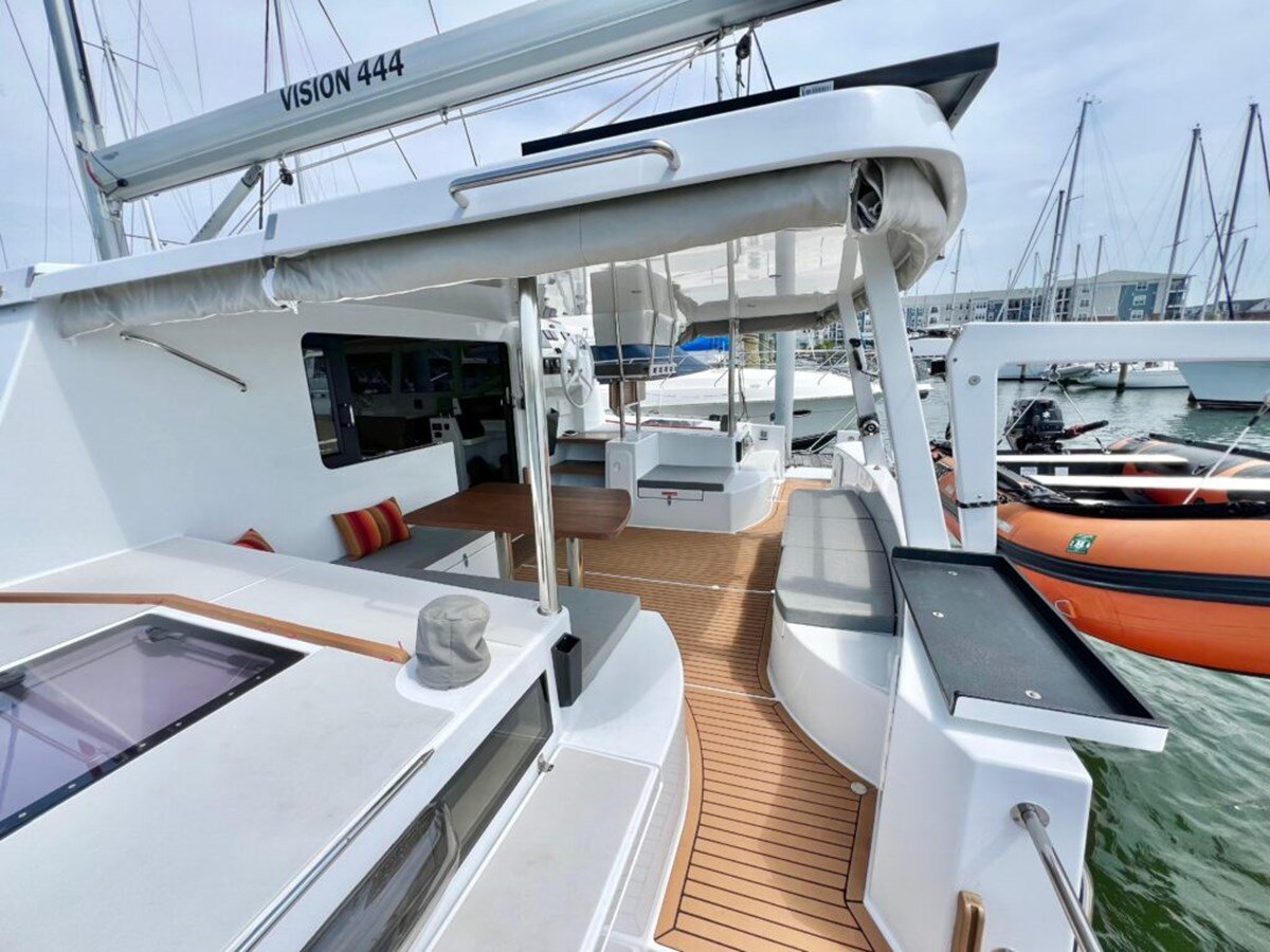 2021-vision-44-4-9ca344