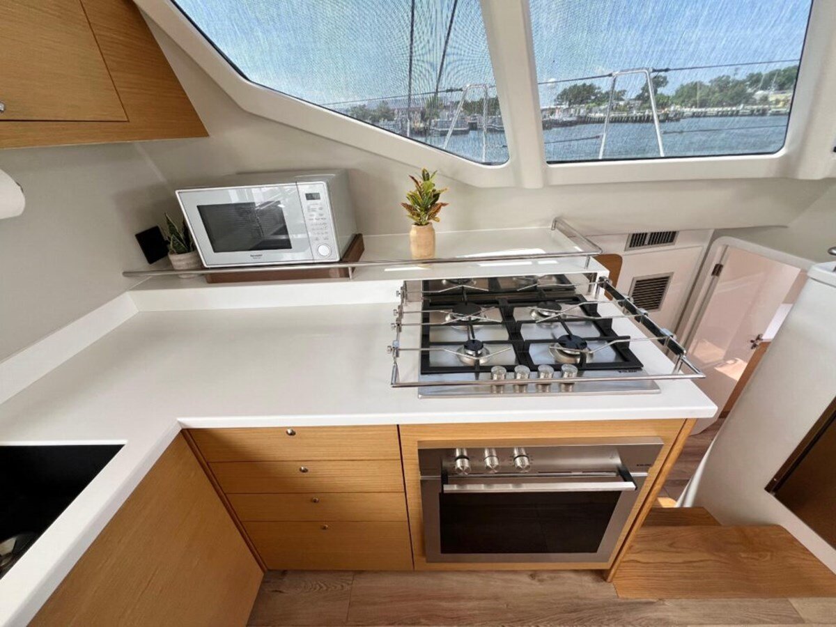 2021-vision-44-4-9ca344