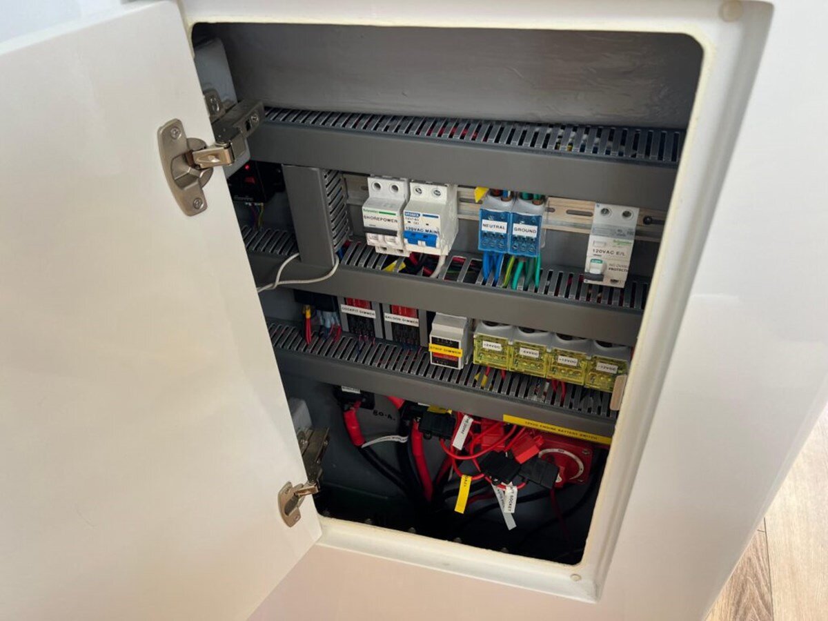 2021-vision-44-4-9ca344