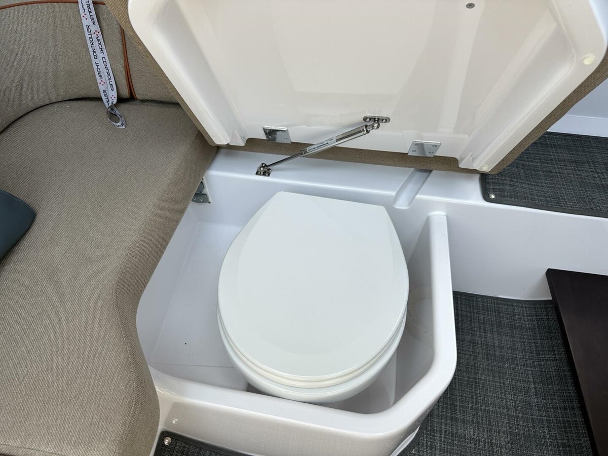 2022-axopar-37-144bef