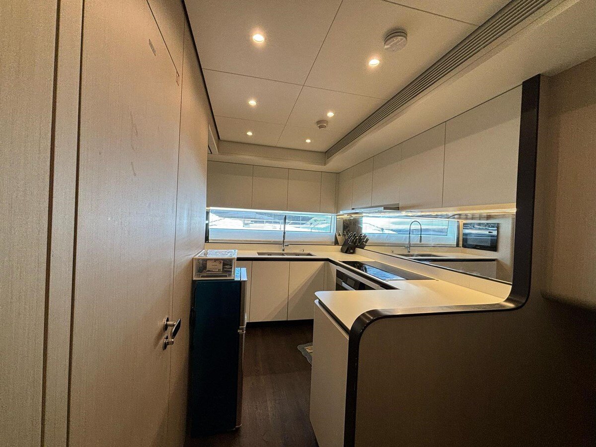 2022-azimut-yachts-104-11-5aefb6