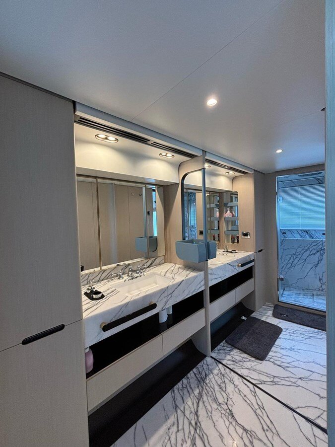 2022-azimut-yachts-104-11-5aefb6