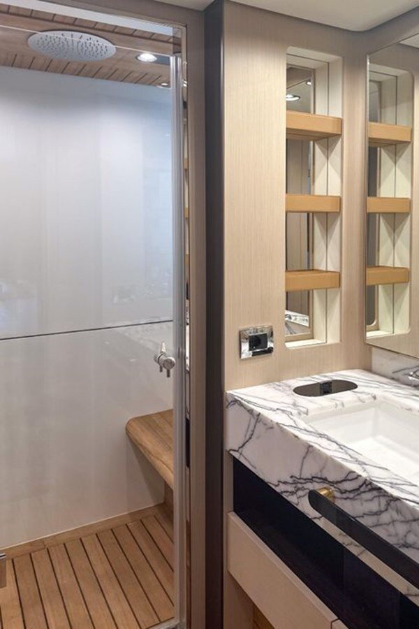 2022-azimut-yachts-104-11-5aefb6