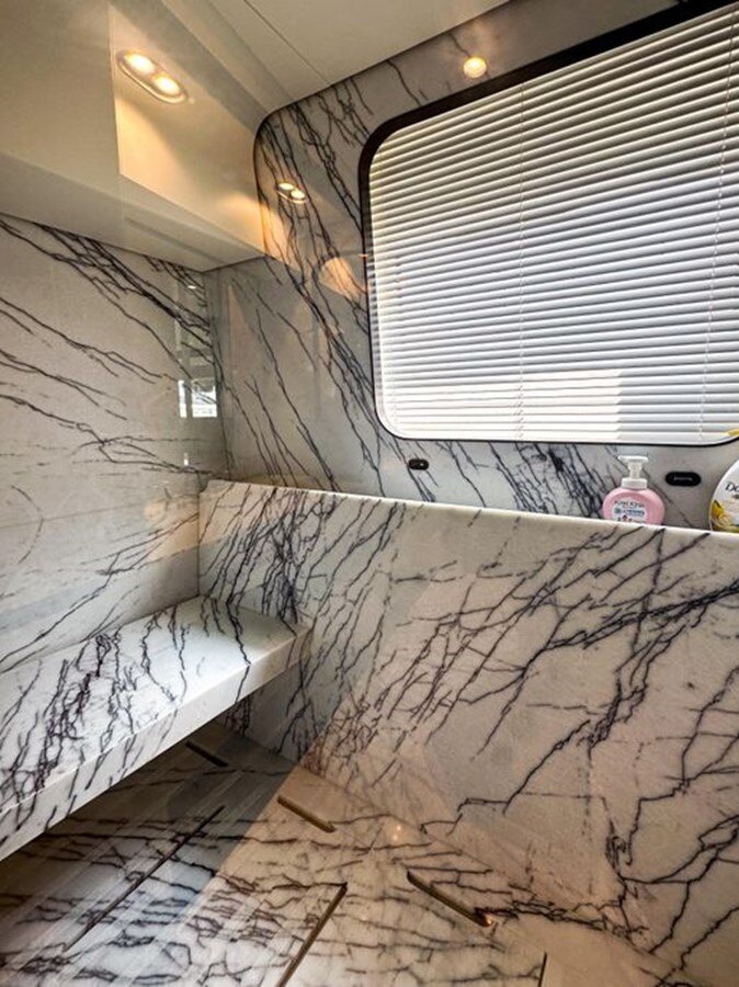 2022-azimut-yachts-104-11-5aefb6