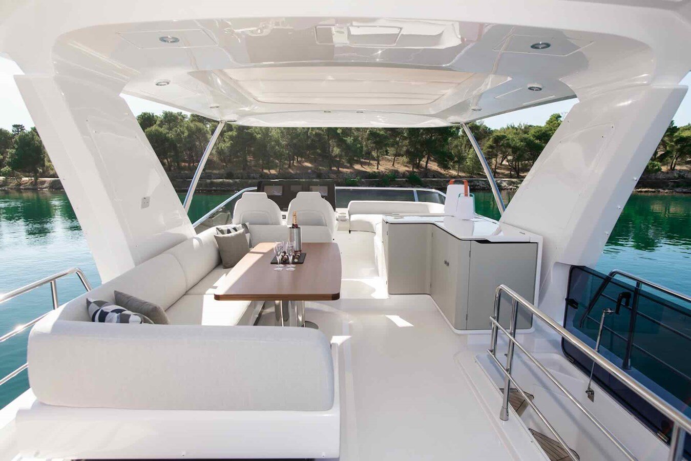 2022 AZIMUT YACHTS 65' 8