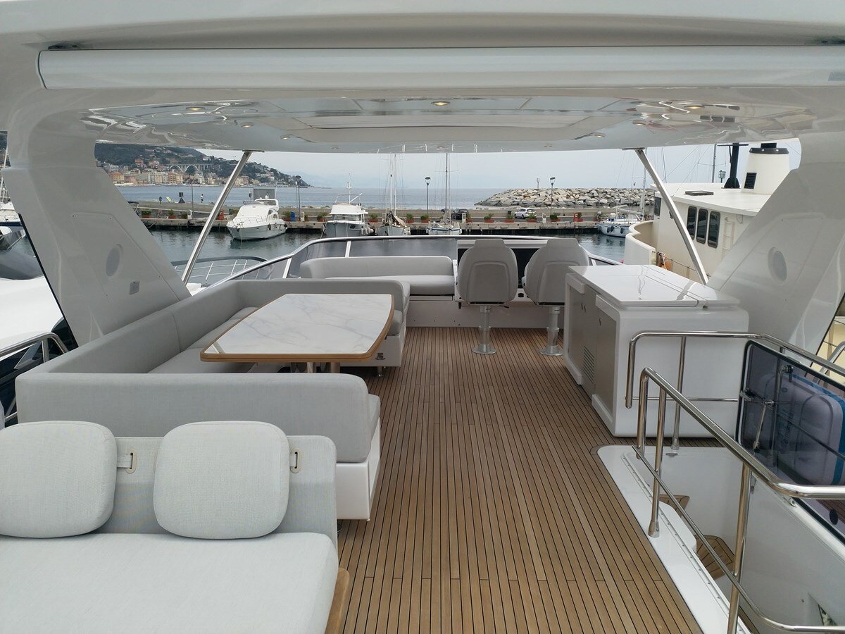 2022-azimut-yachts-74-4-8e660a