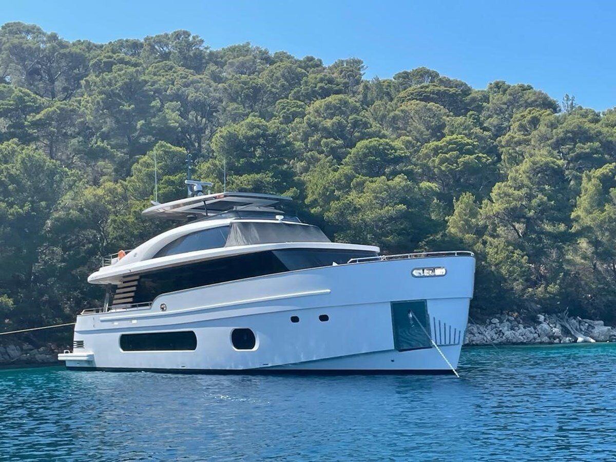 2022-azimut-yachts-82-9-1ebcd1