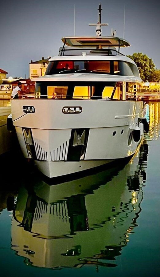 2022-azimut-yachts-82-9-1ebcd1