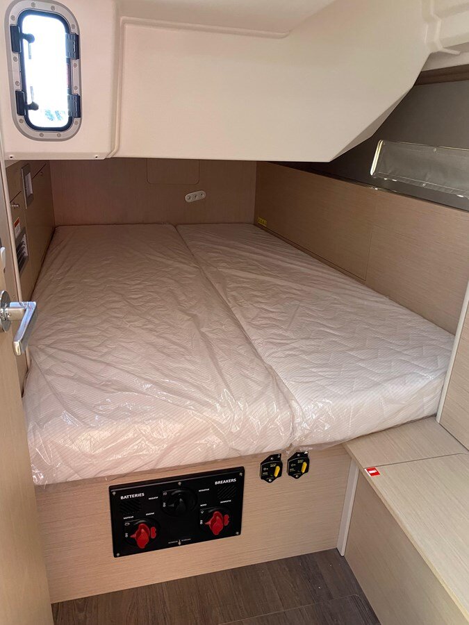 2022-beneteau-42-3-a4e02f