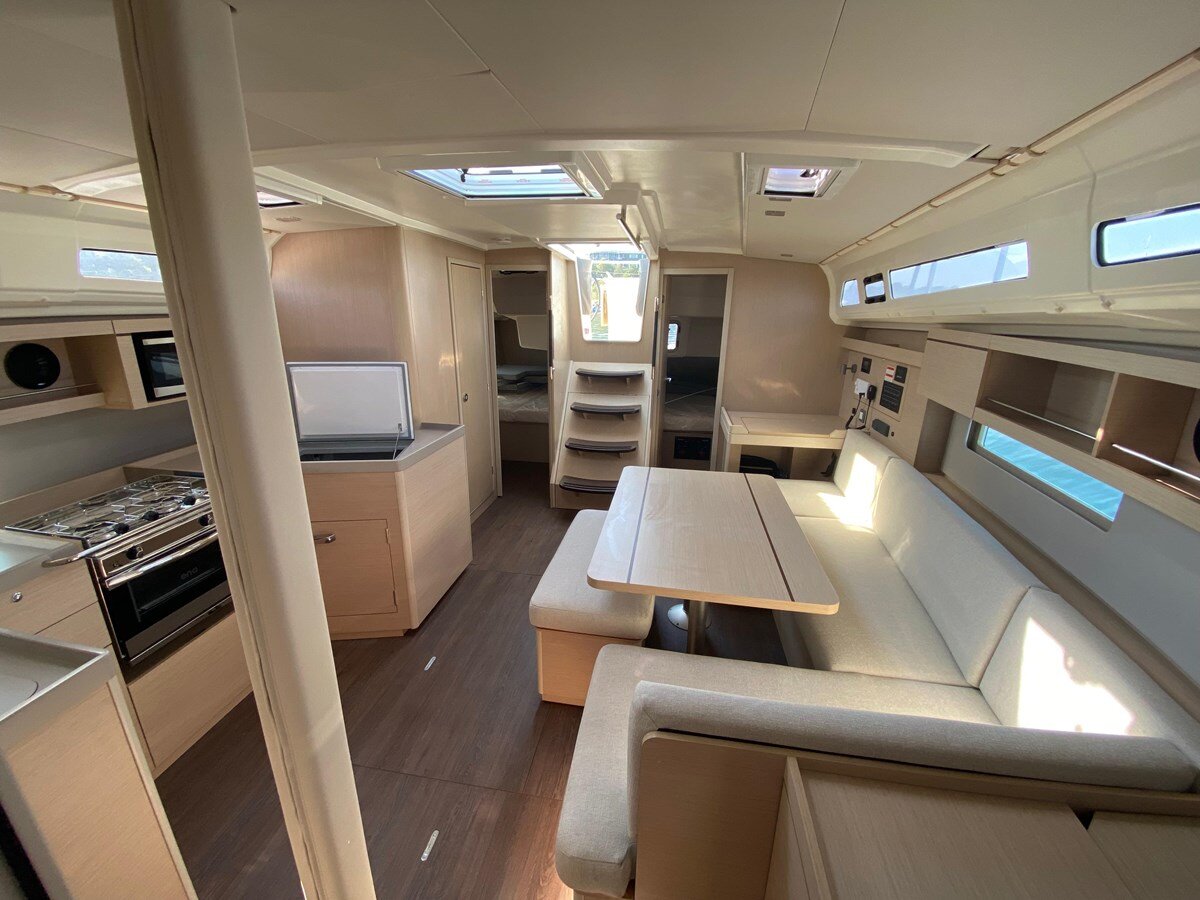 2022-beneteau-42-3-a4e02f