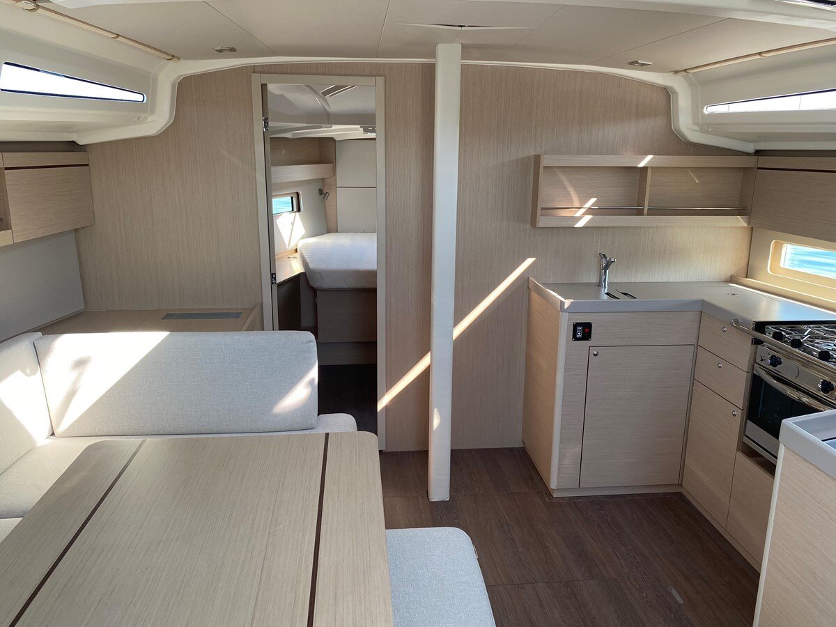 2022-beneteau-42-3-a4e02f