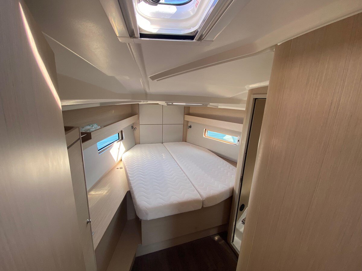 2022-beneteau-42-3-a4e02f