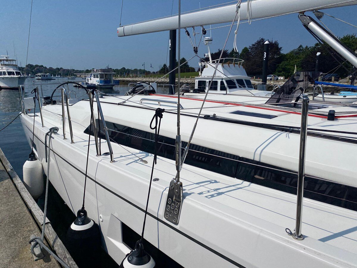 2022-beneteau-42-3-a4e02f