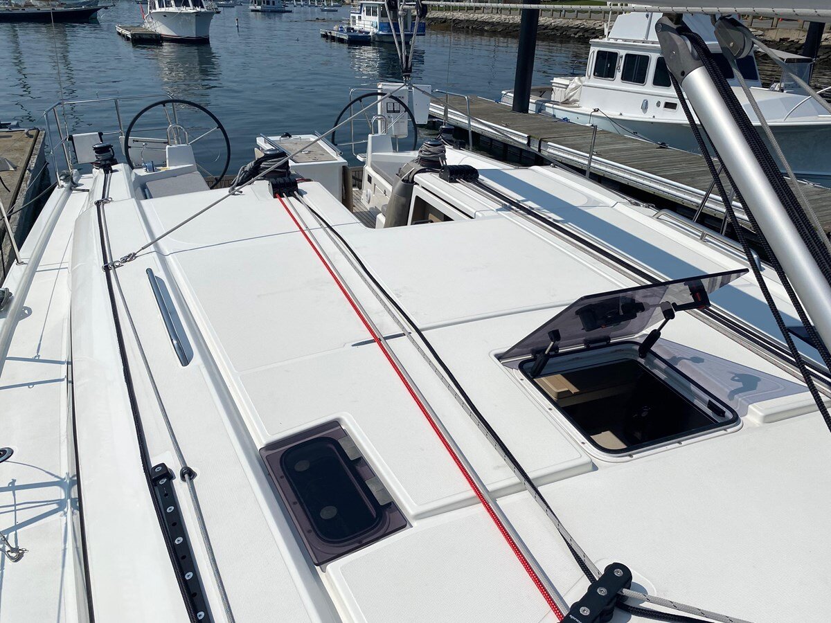 2022-beneteau-42-3-a4e02f