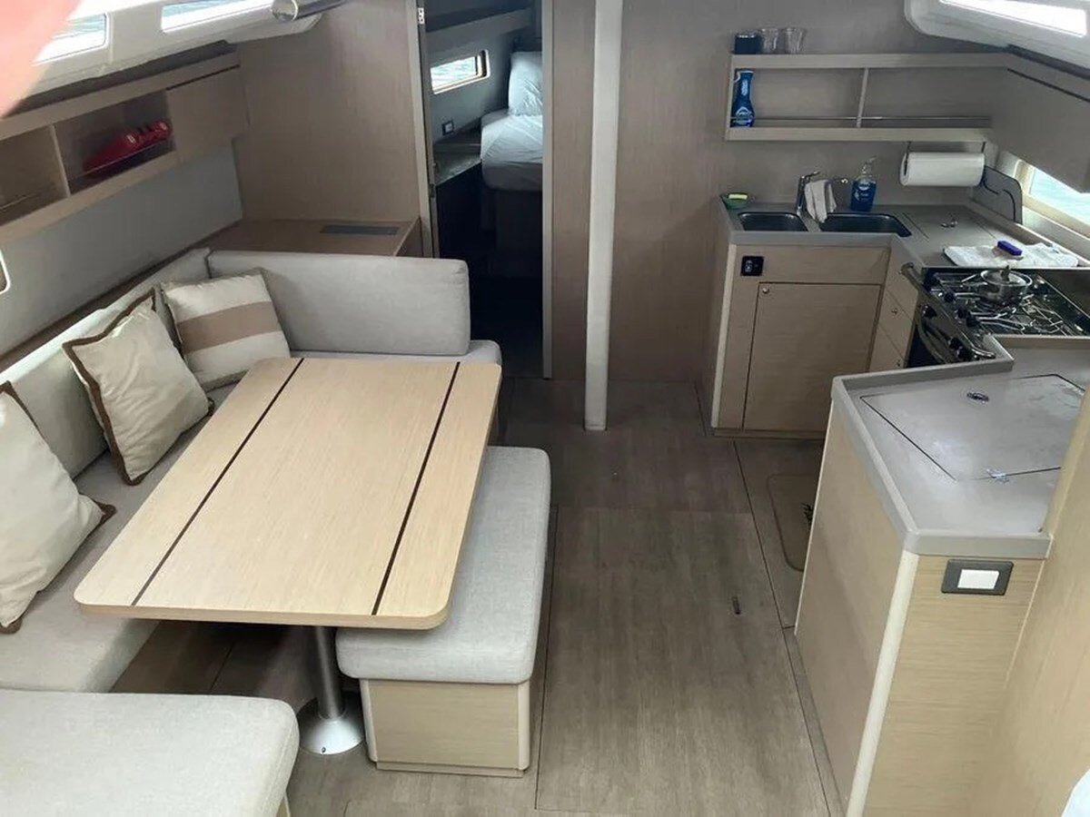 2022-beneteau-42-3-18ebc4