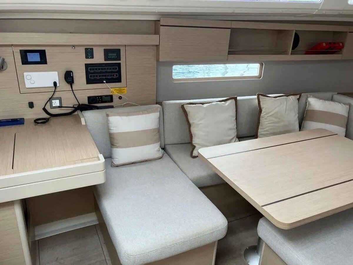 2022-beneteau-42-3-18ebc4