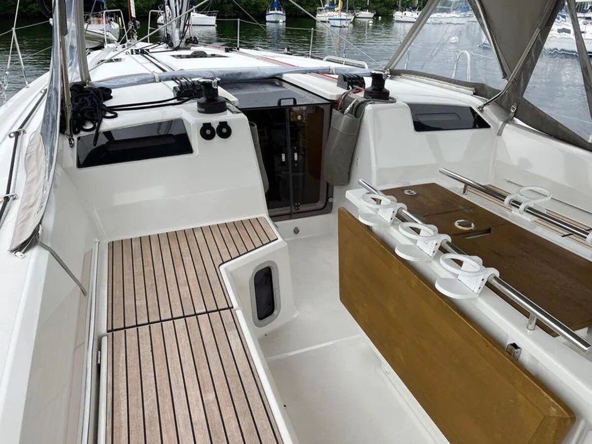 2022-beneteau-42-3-18ebc4