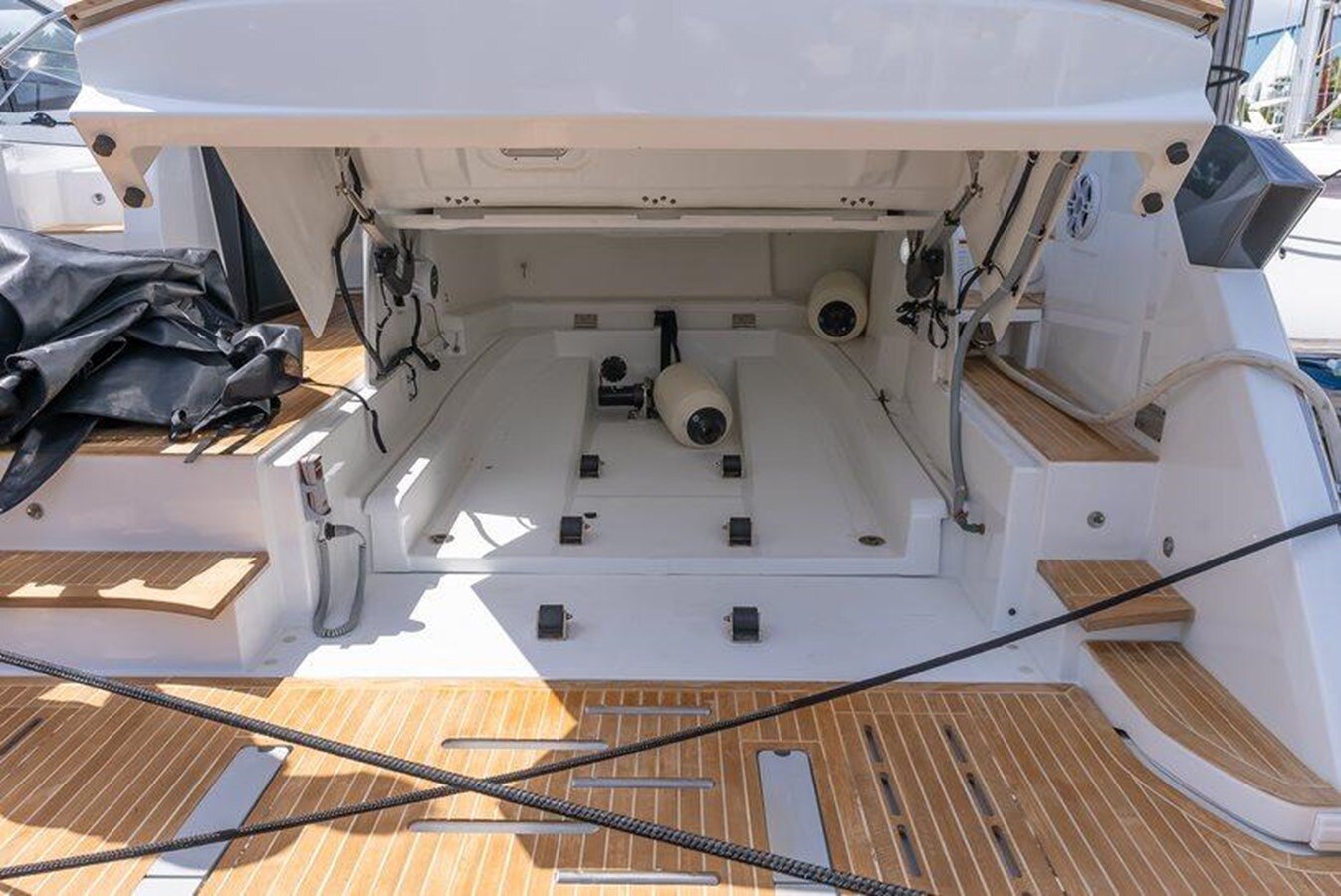 2022-beneteau-45-65fa0b