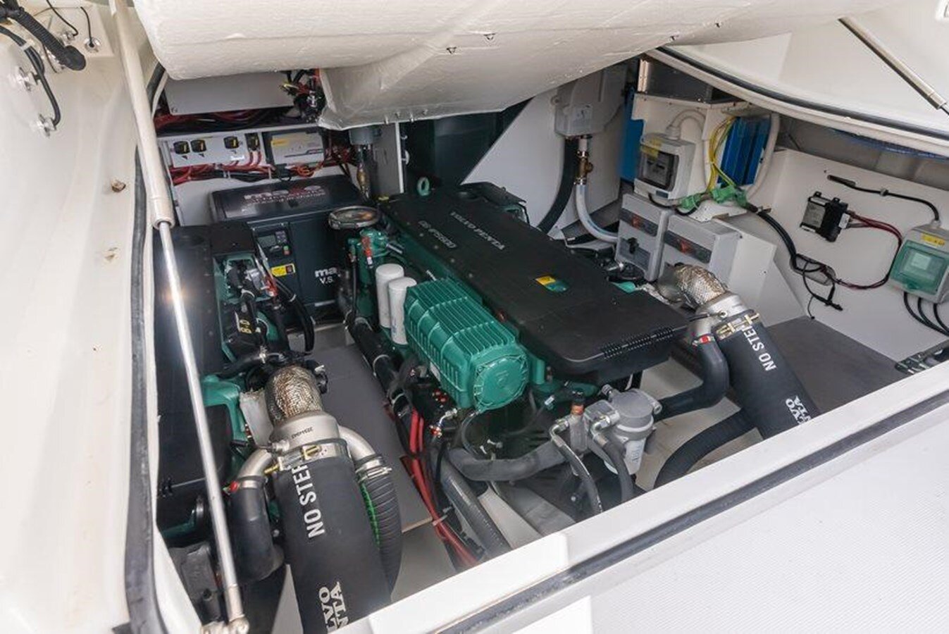 2022-beneteau-45-65fa0b