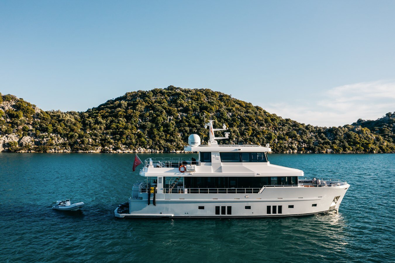 2022-bering-yachts-76-4-63ad7a