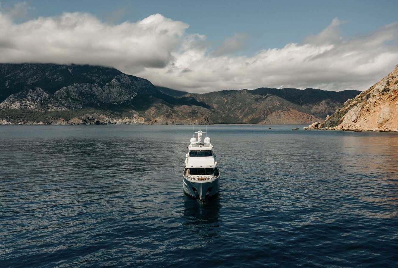 2022-bering-yachts-76-4-63ad7a