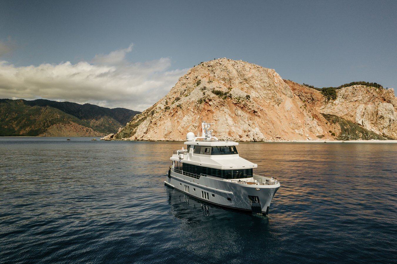 2022-bering-yachts-76-4-63ad7a