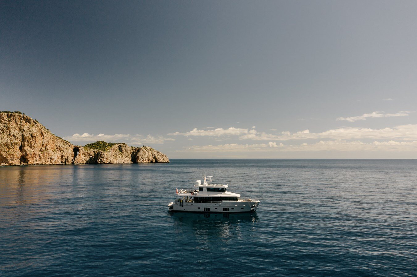 2022-bering-yachts-76-4-63ad7a