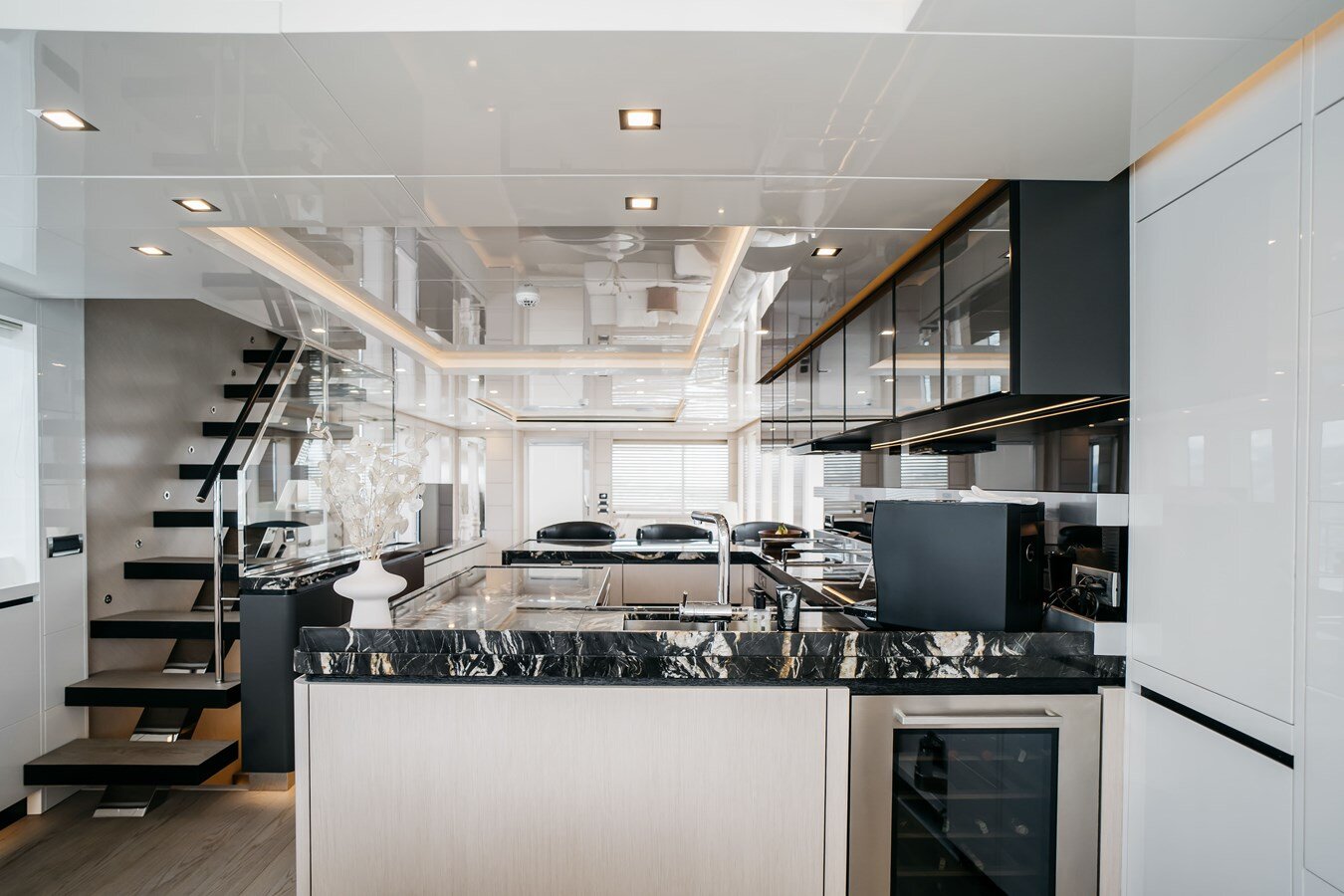 2022-bering-yachts-76-4-63ad7a