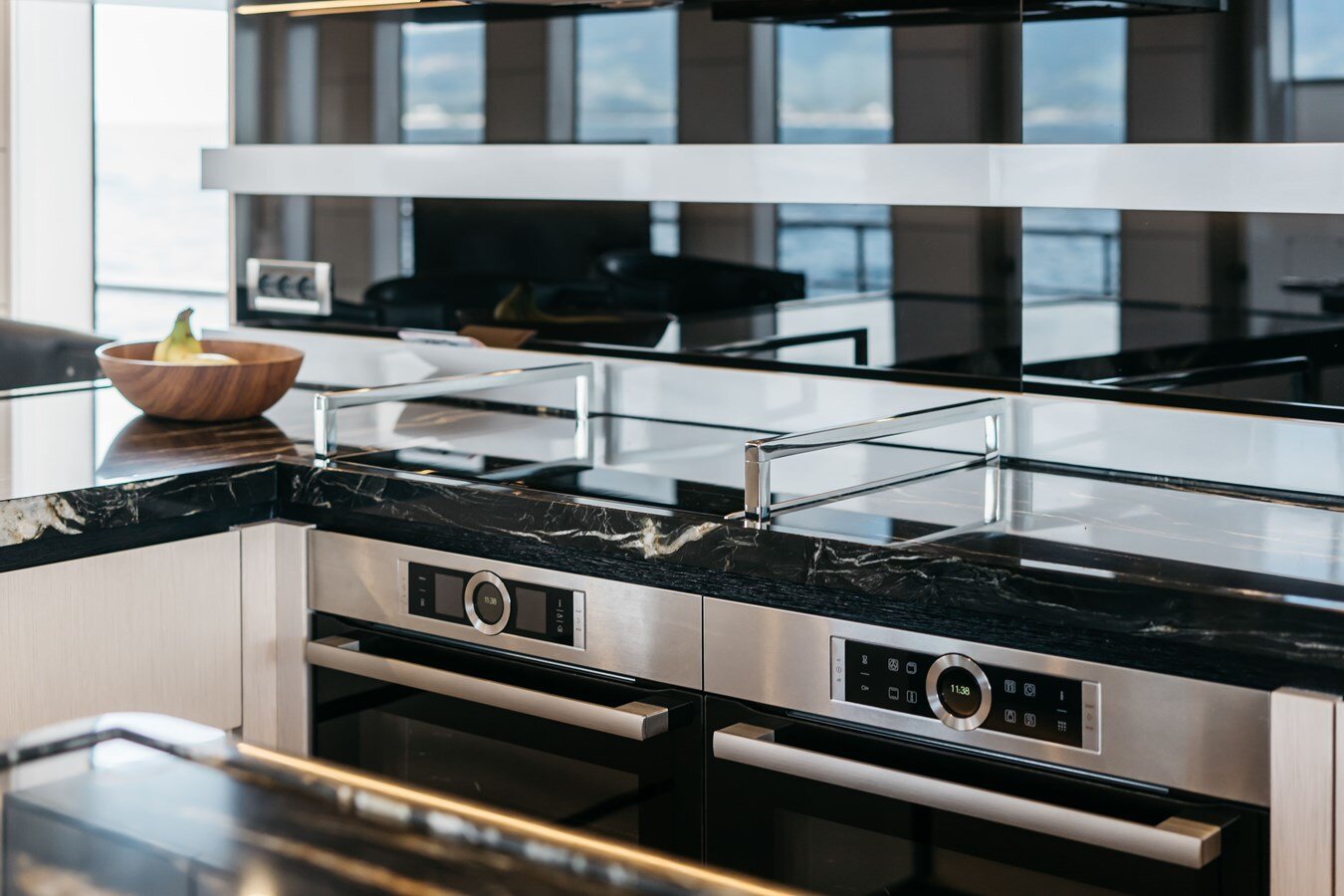 2022-bering-yachts-76-4-63ad7a